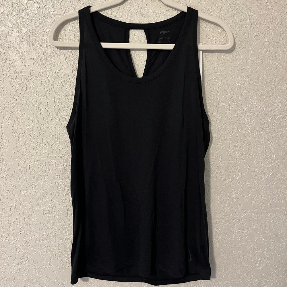 Nike women’s yoga dry-fit tank, Medium, black